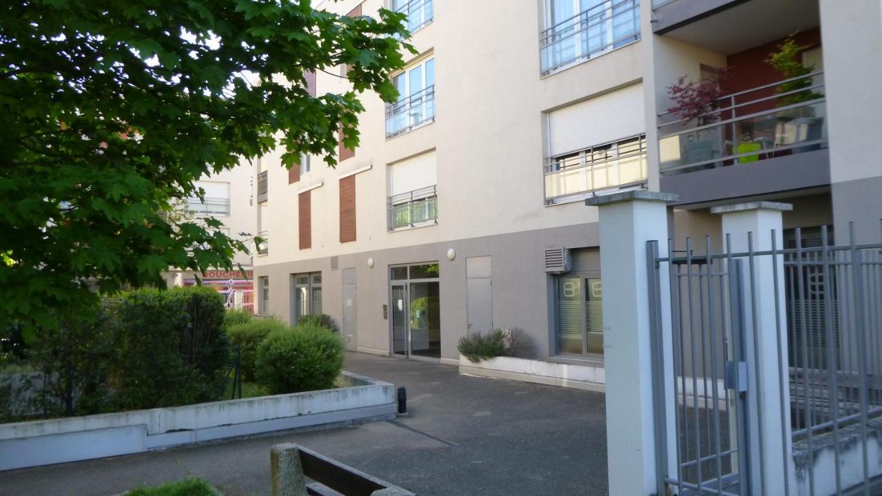 Appartement Equipe Avec Piscine Proche Stade Ol Et Eurexpo Meyzieu