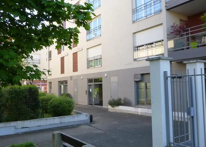 Appartement Tout Equipe Avec Piscine Proche Stade Ol Et Eurexpo